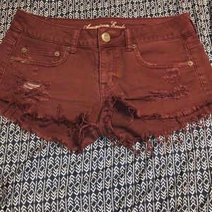 American Eagle maroon shorts